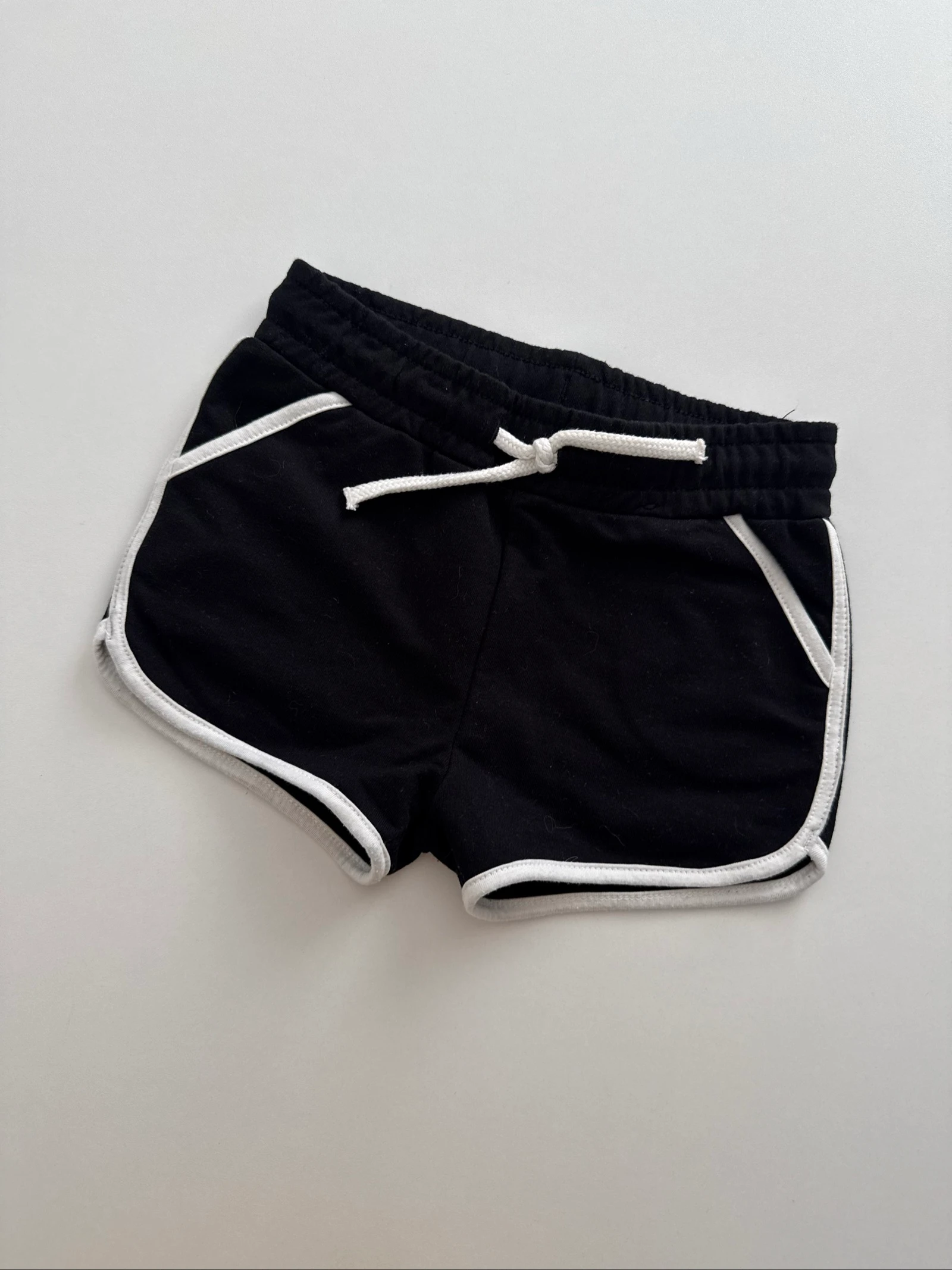 Short noir 